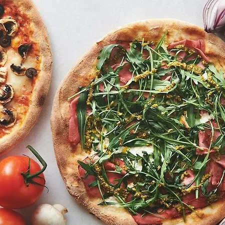 Thelittlehouse-by-the-lake *