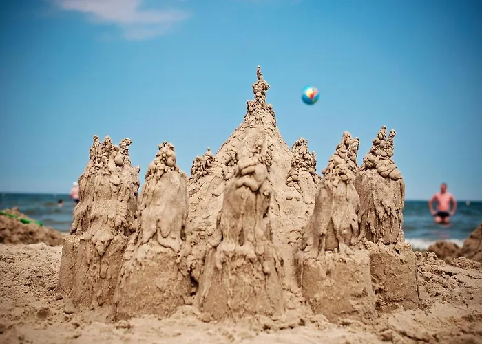 Thelittlehouse-by-the-lake